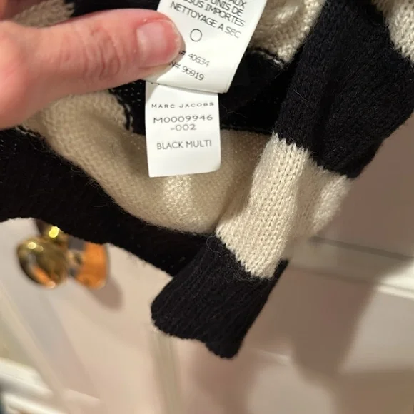 Marc Jacobs black and cream oversized faux fur scarf - Picture 5 of 5